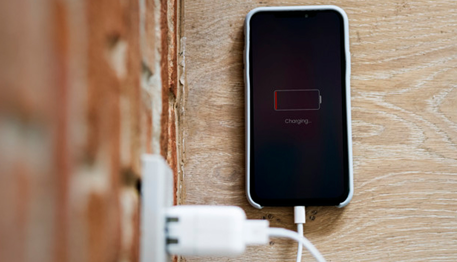 Smartphone Makers to Create Charger for All Devices